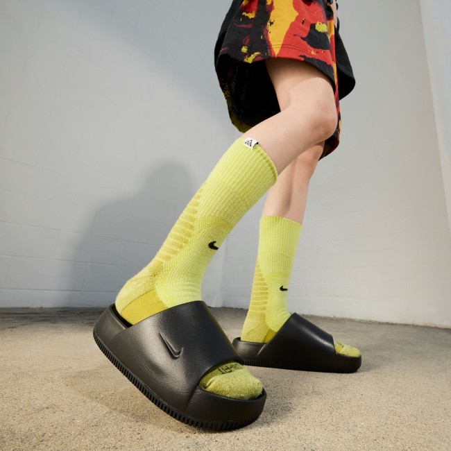 【Nike】Calm Slide ナイキ NIKE公式】ナイキ カーム ウィメンズスライド.オンラインストア